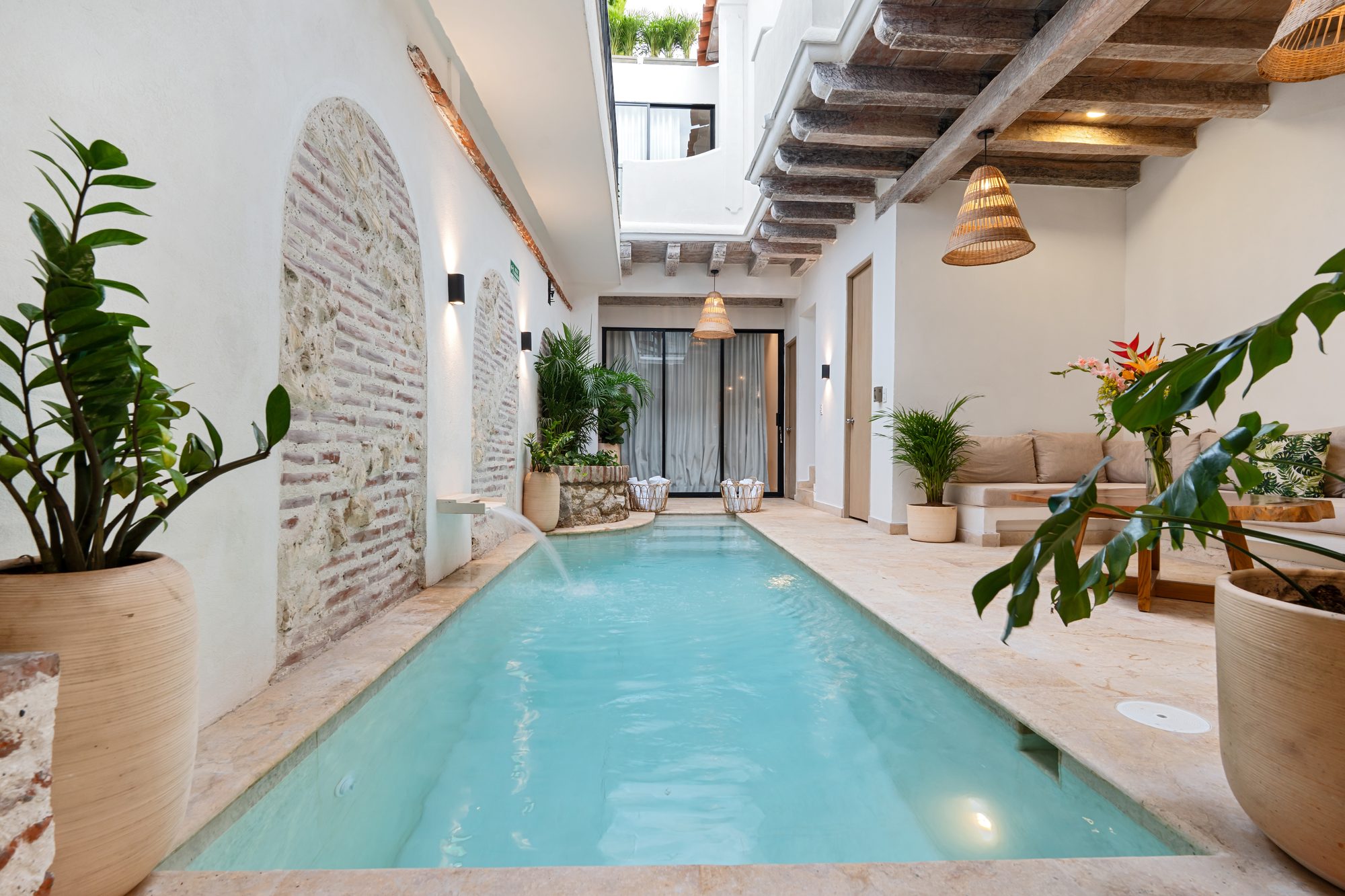 Casa Melia, a quiet villa in Centro Historico, Cartagena, with an indoor pool and wooden ceilings